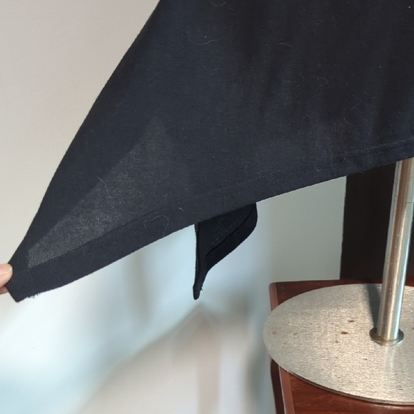 Chic Black Graphic Tunic Top - Picture 5 of 9